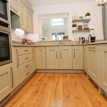 Near Beaches, Contemporary Home In Village Centre St Merryn Dış mekan fotoğraf