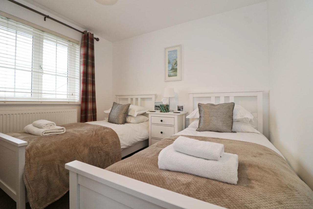 Near Beaches, Contemporary Home In Village Centre St Merryn Dış mekan fotoğraf
