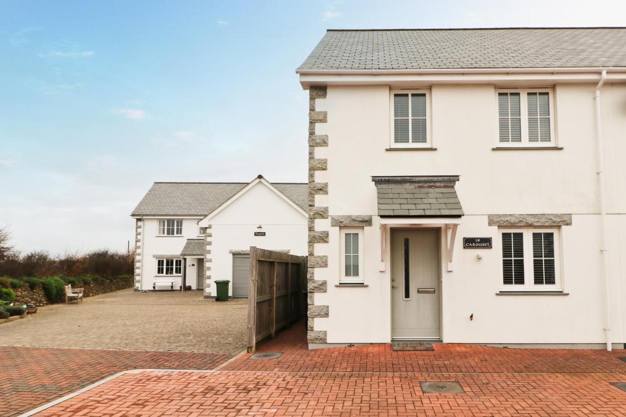 Near Beaches, Contemporary Home In Village Centre St Merryn Dış mekan fotoğraf