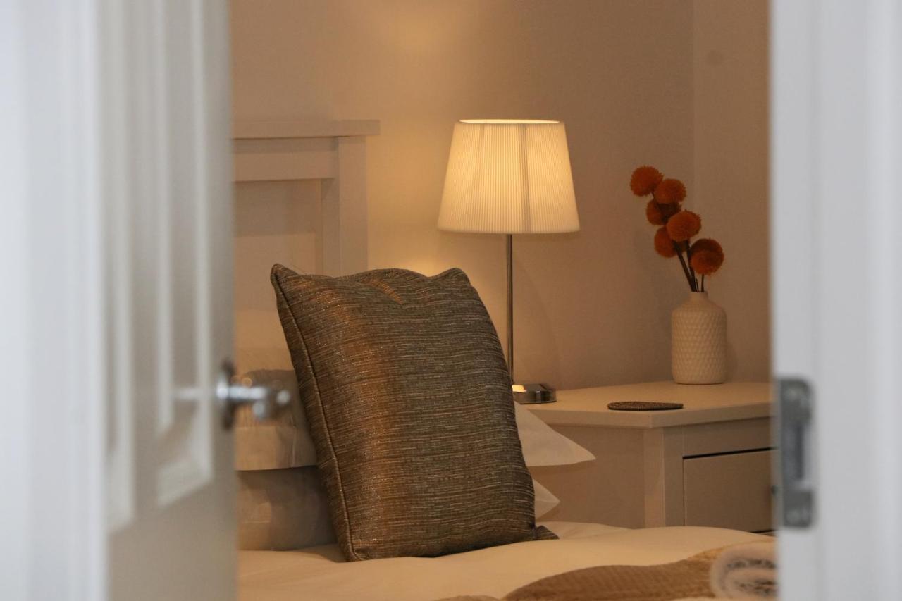 Near Beaches, Contemporary Home In Village Centre St Merryn Dış mekan fotoğraf