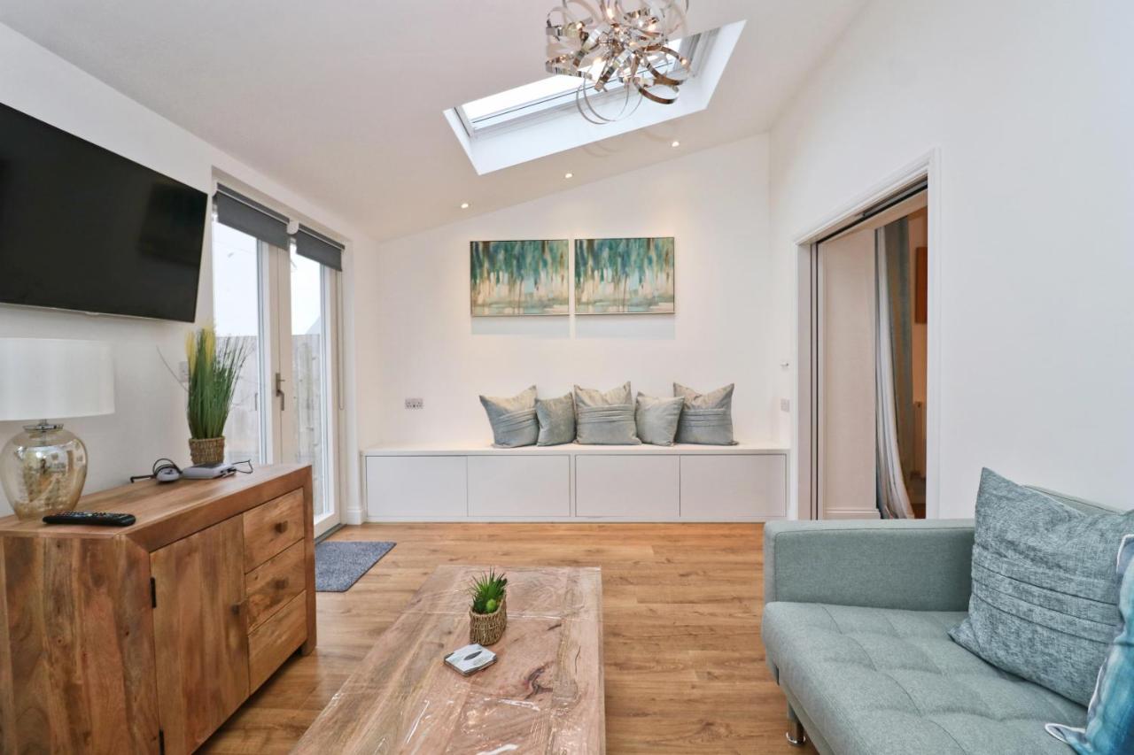 Near Beaches, Contemporary Home In Village Centre St Merryn Dış mekan fotoğraf