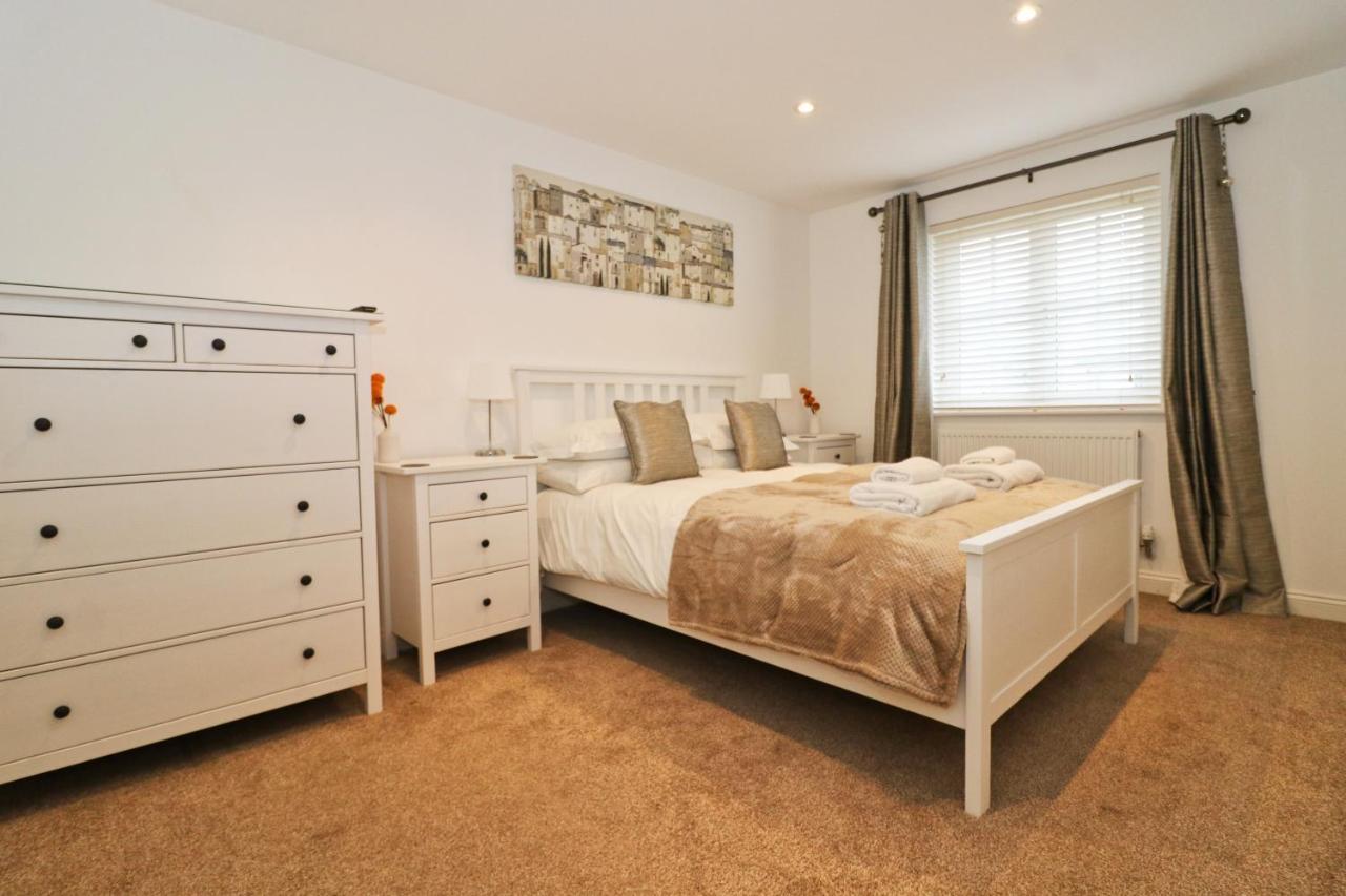 Near Beaches, Contemporary Home In Village Centre St Merryn Dış mekan fotoğraf